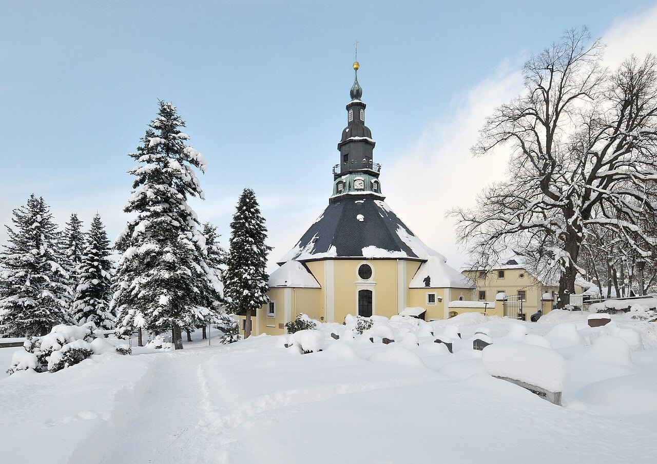 Vánoční trhy Seiffen 2026: termíny, horní parády a hračkářská vesnice v Krušnohoří