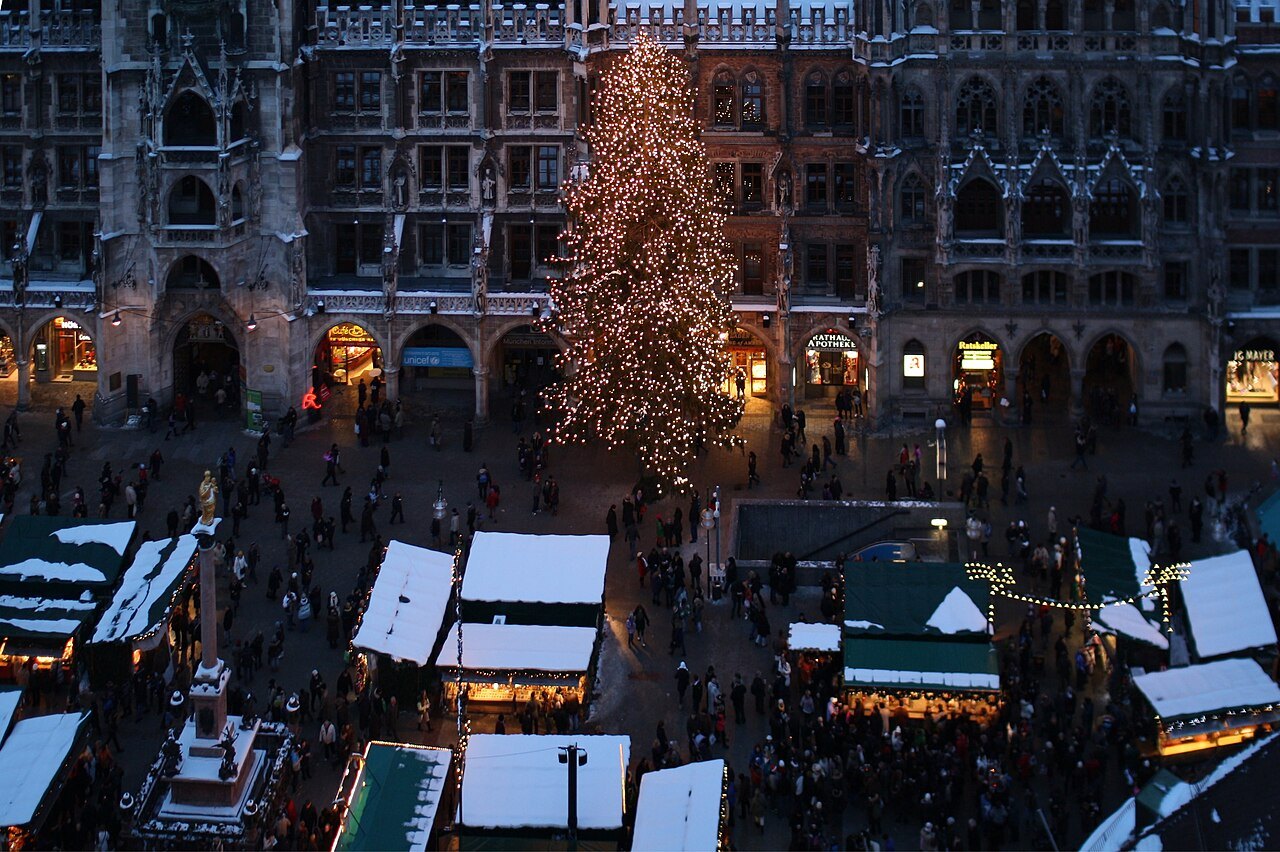 Vánoční trhy Mnichov 2026: Christkindlmarkt od 20. listopadu, hodiny, ceny i Krampuslauf